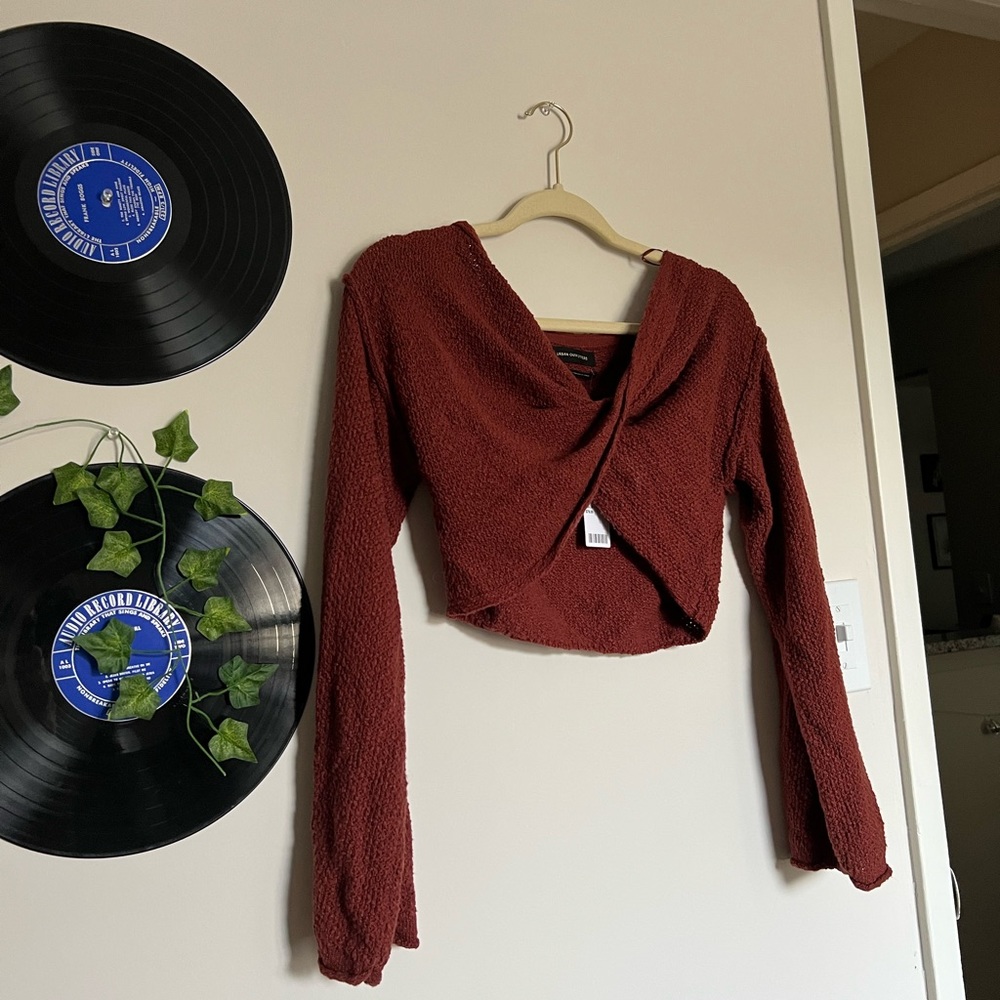 Urban Outfitters cropped sweater NWT
